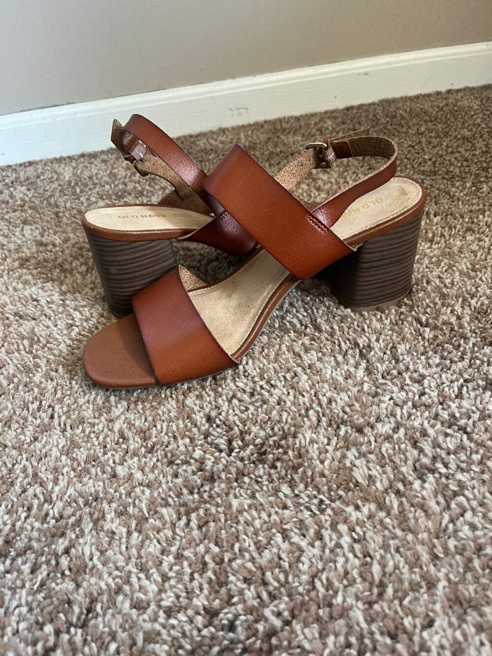 Old Navy women's chunk heel sandal - like new.  Size 10